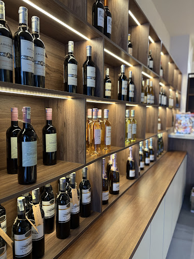 RAW WINE & CIGAR RAW WINE & CIGAR