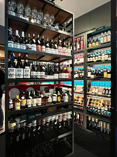 Vantage Wine & Cigar Lounge