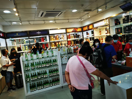 Halo Duty Free @ Puteri Harbour Halo Duty Free @ Puteri Harbour