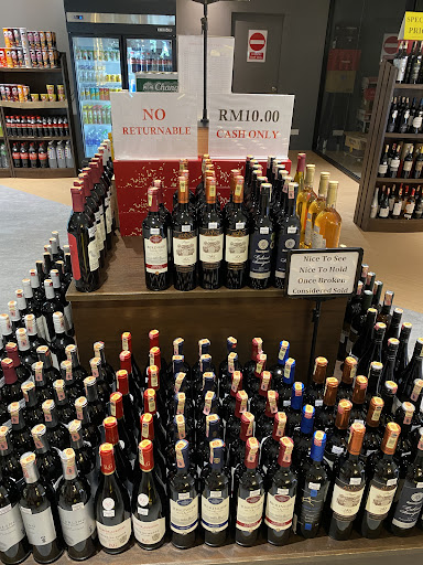 Duty Free Shop - Cenang Mall - QM